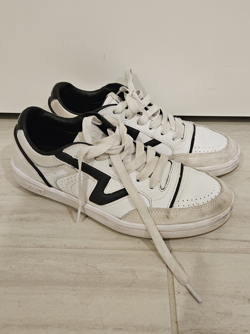 Vans White and Black Low-Top Sneakers with Contrast Side Stripe